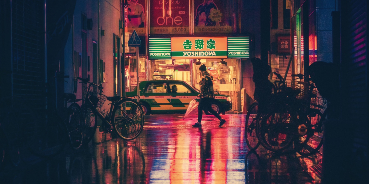 Woman walking street at night. Credit:Pexels 