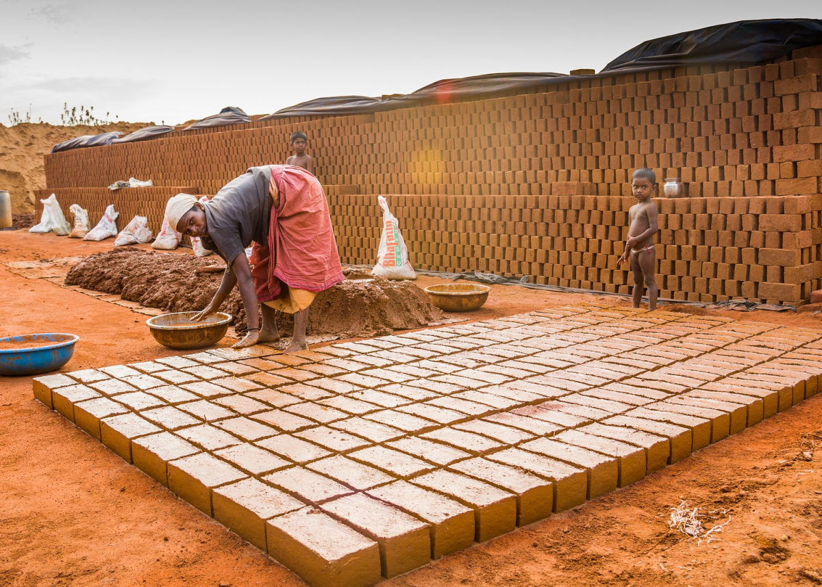 Female brickmaker with child, 2017. Credit Siva Nanthan 