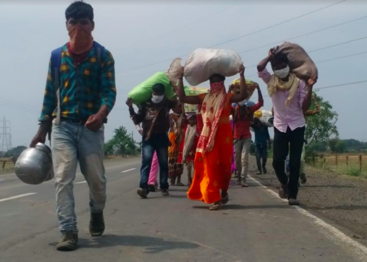 Migrant labourer families make their way back to Madhya Pradesh.