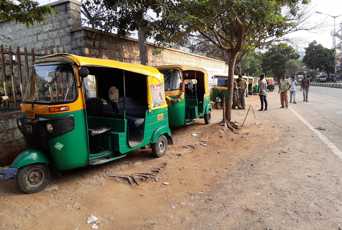 Queuing rickshaws, Bangalore 