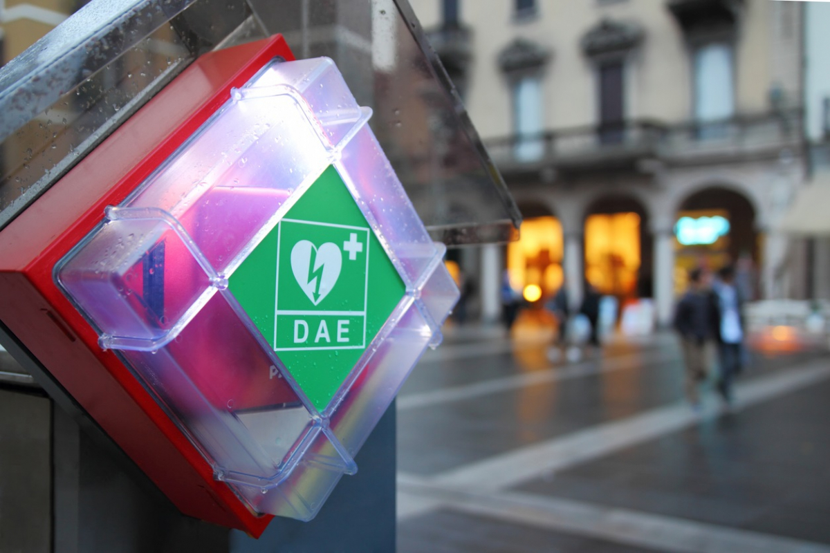 AED. Automatic defibrillator positioned in an Italian square.